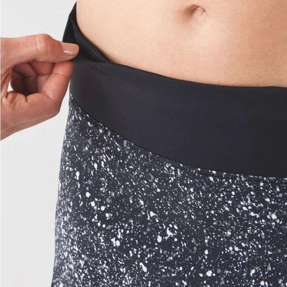 Lululemon Circuit Breaker Skirt (Regular)
Splatter White Black / Black Size 10 - Picture 5 of 16